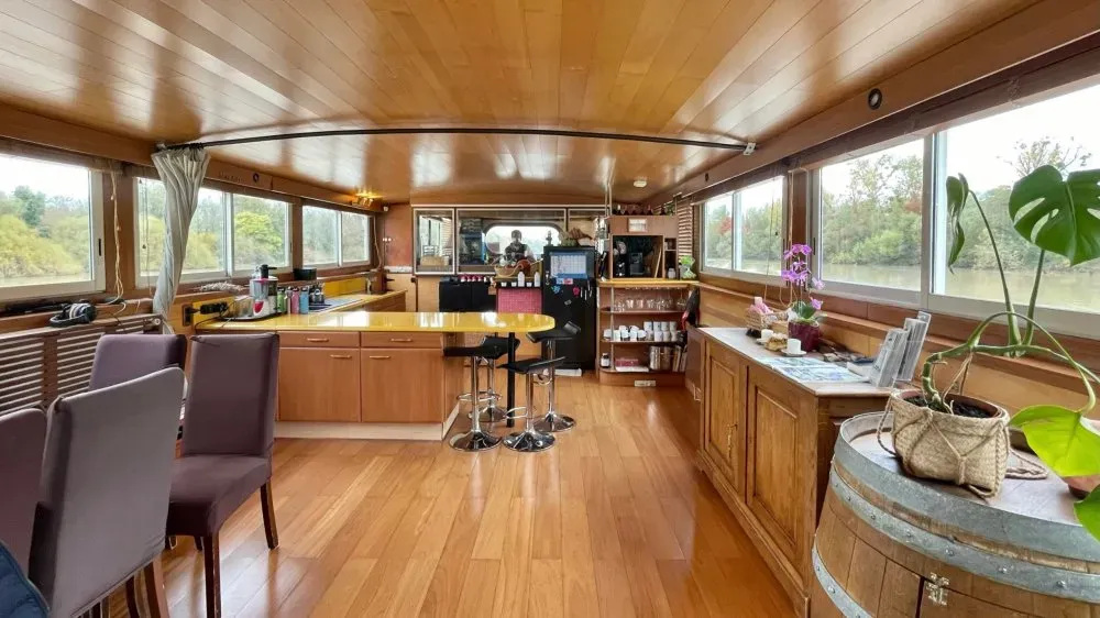 salon bar