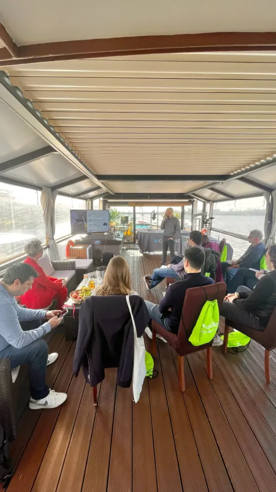 Organiser un événement d’entreprise à bord d’une péniche à Bordeaux